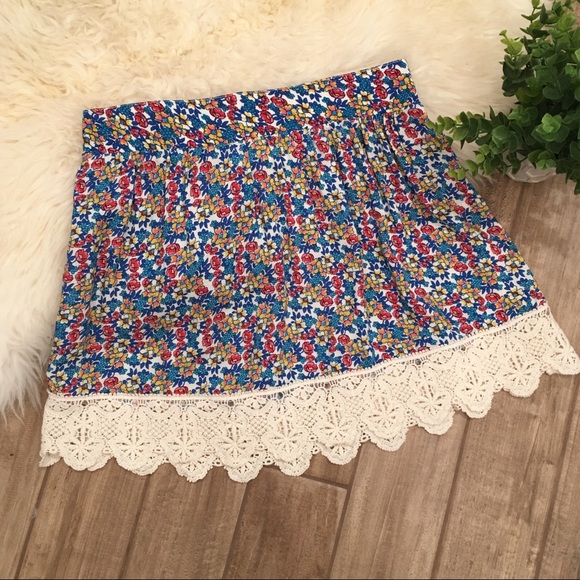 Socialite Dresses & Skirts - Socialite Nordstrom floral rayon lace hem skirt XS